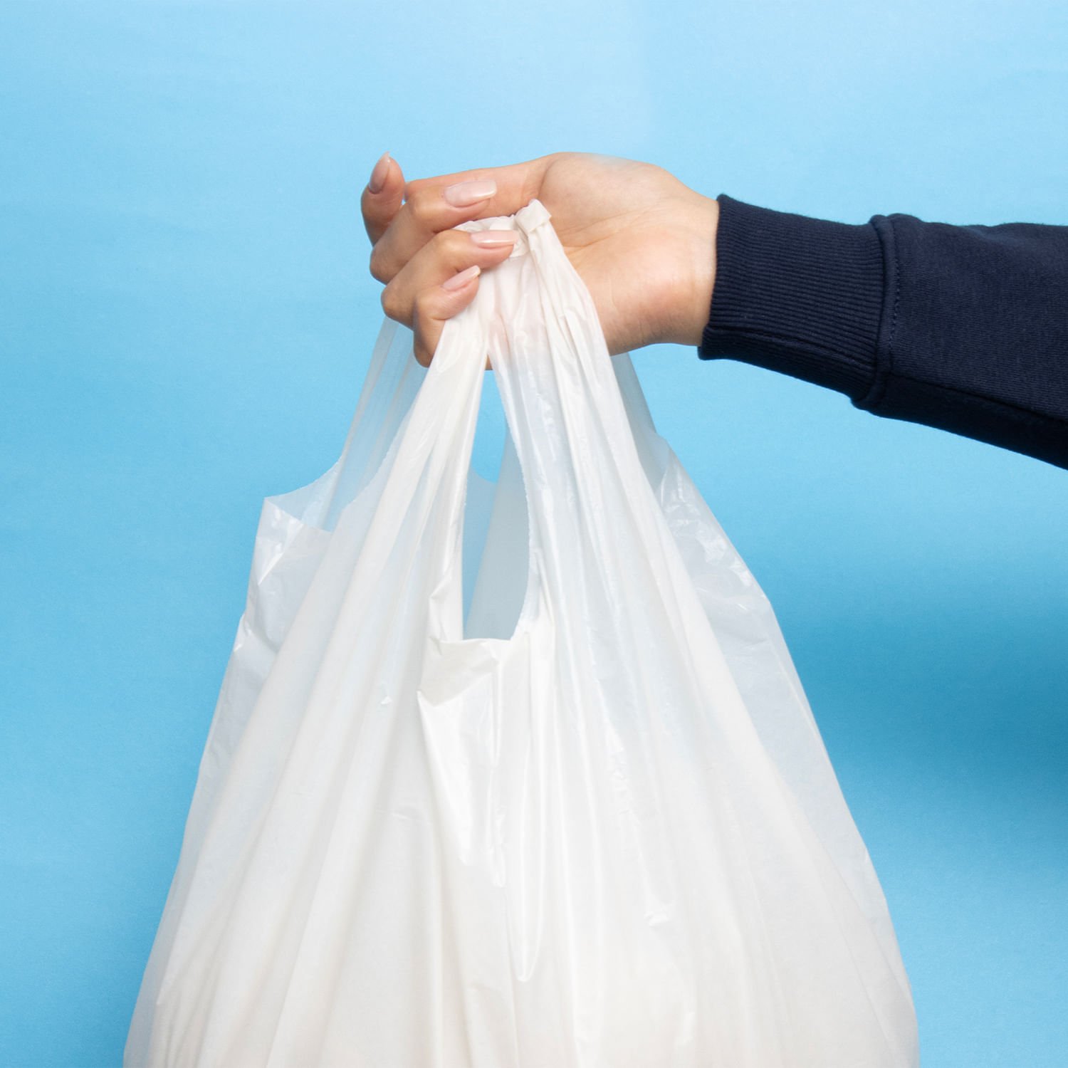 Bolsa de Basura Virutex Blanca con Asas 100% Reciclada 50 x 65 cm 10 un. - Image 2